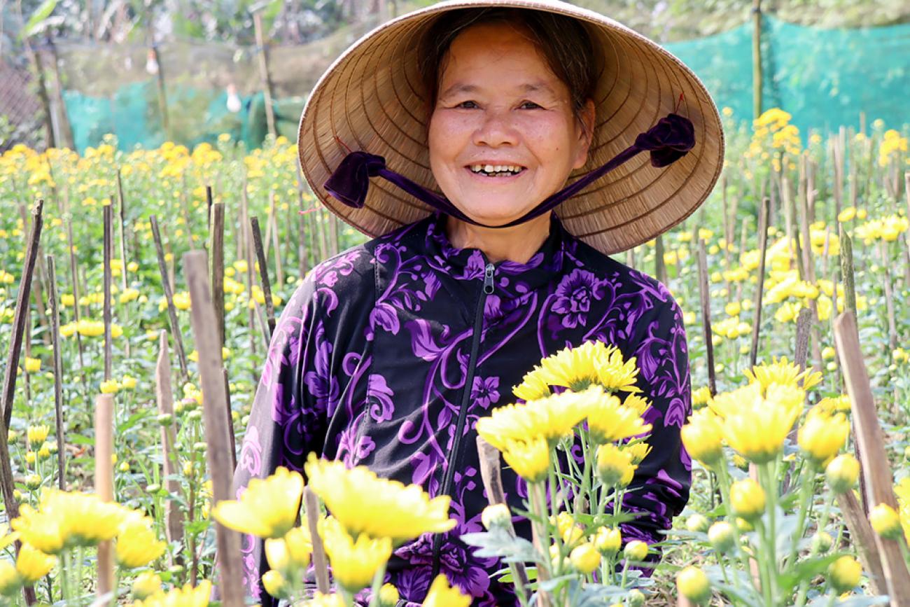 Cash handouts provide lifeline to vulnerable women in Viet Nam facing ...